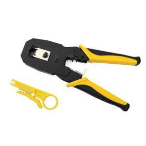 PINZA PONCHADORA RJ45 Diseñado para ofrecer rendimiento y practicidad en el uso diario. • PINZA PONCHADORA • PARA CONECTORES RED RJ45 RJ11 RJ9 • INCLUYE PELA CABLE • IDEAL PARA ARMAR CABLE DE RED, CABLE TELEFÓNICO O UTP • LA BOCA DE LOS ALICATES ESTÁ HECHA DE ACERO, QUE ES DURO Y DURADERO Una solución confiable para trabajo, estudio o entretenimiento.